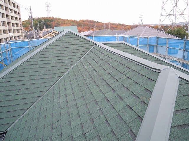 アスファルトシングルを施工した屋根